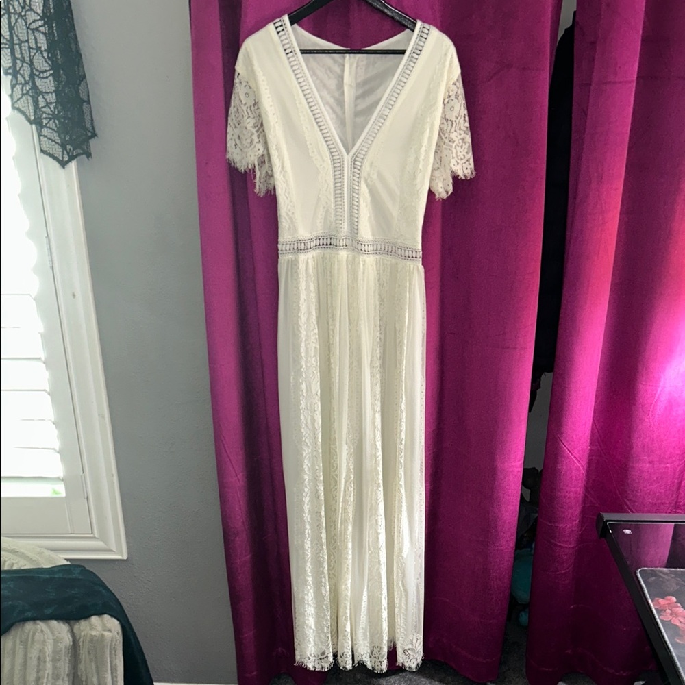 Chic Ivory Lace Wedding Dress